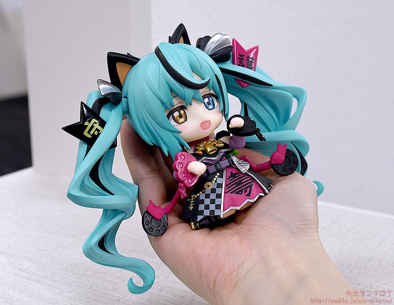 4月15日（火）ご予約開始♪「ねんどろいど 初音ミク 黒招きミクVer