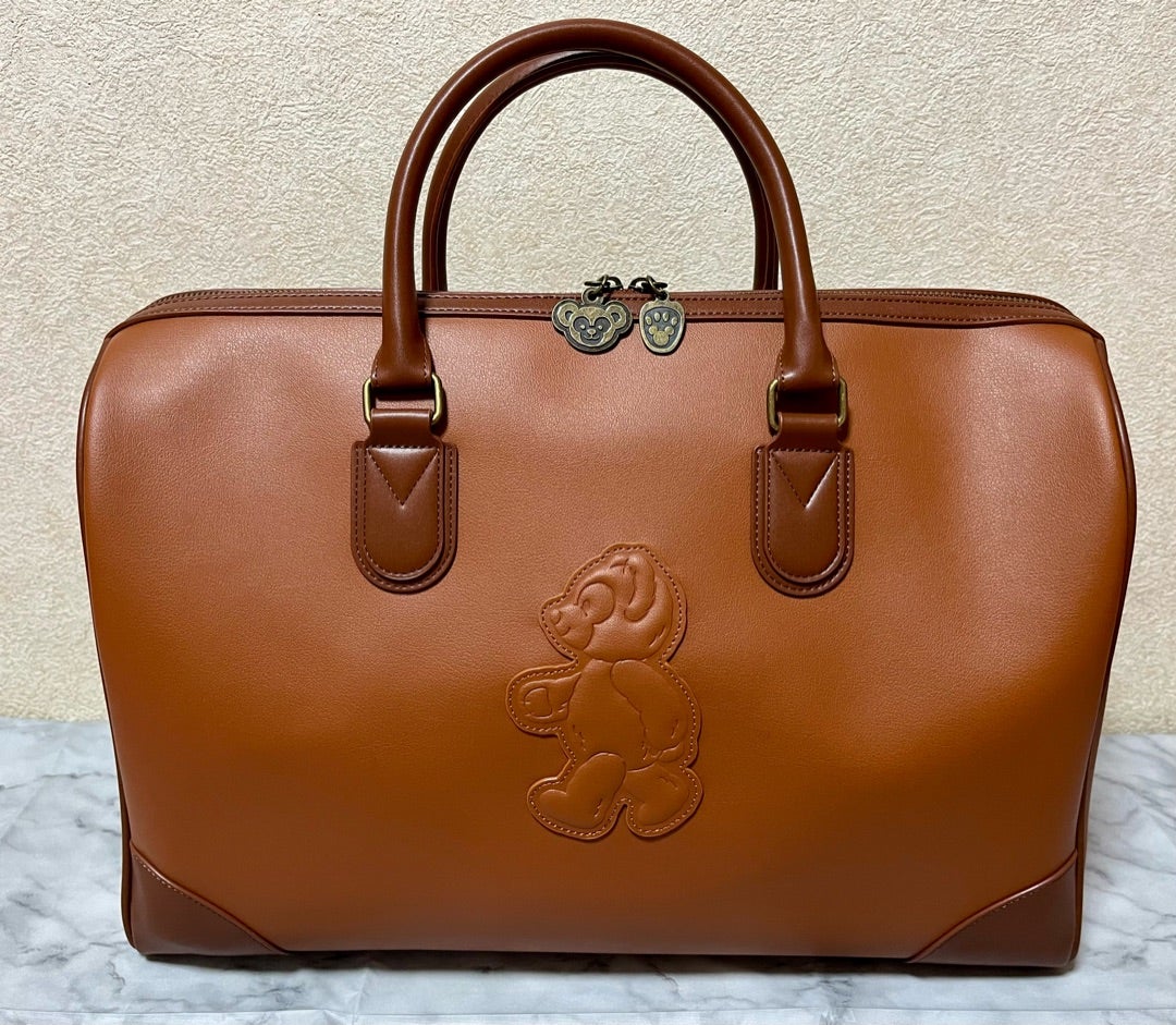 ダッフィーらしさは控えめ^^;20周年のボストンバッグ | ディズニー