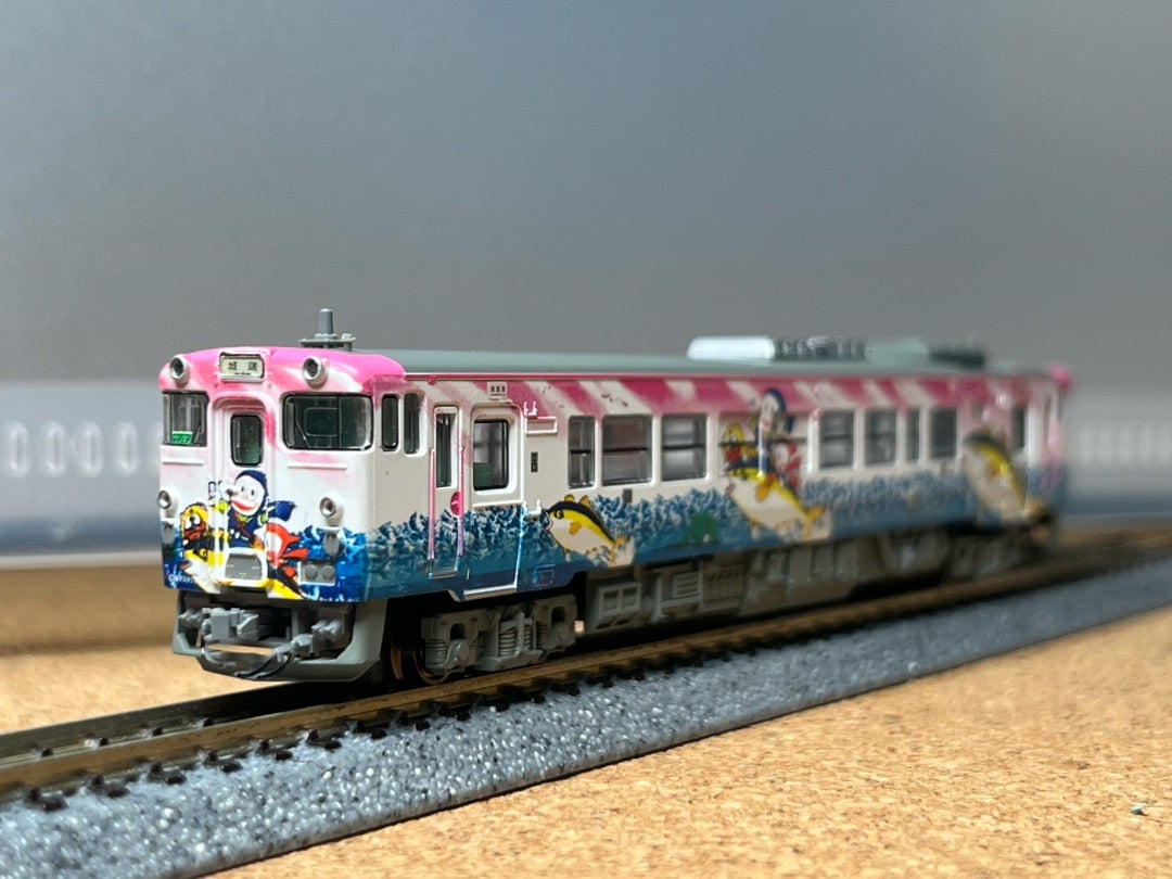 キハ40系2000番台更新車 忍者ハットリくん列車 | 蓬屋楽描帖(よもぎや
