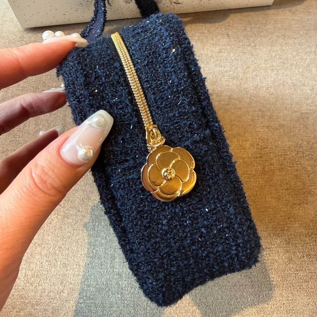 CHANELシャネルクリスマスコフレ2025♡チャーム付き限定エッセンシャル