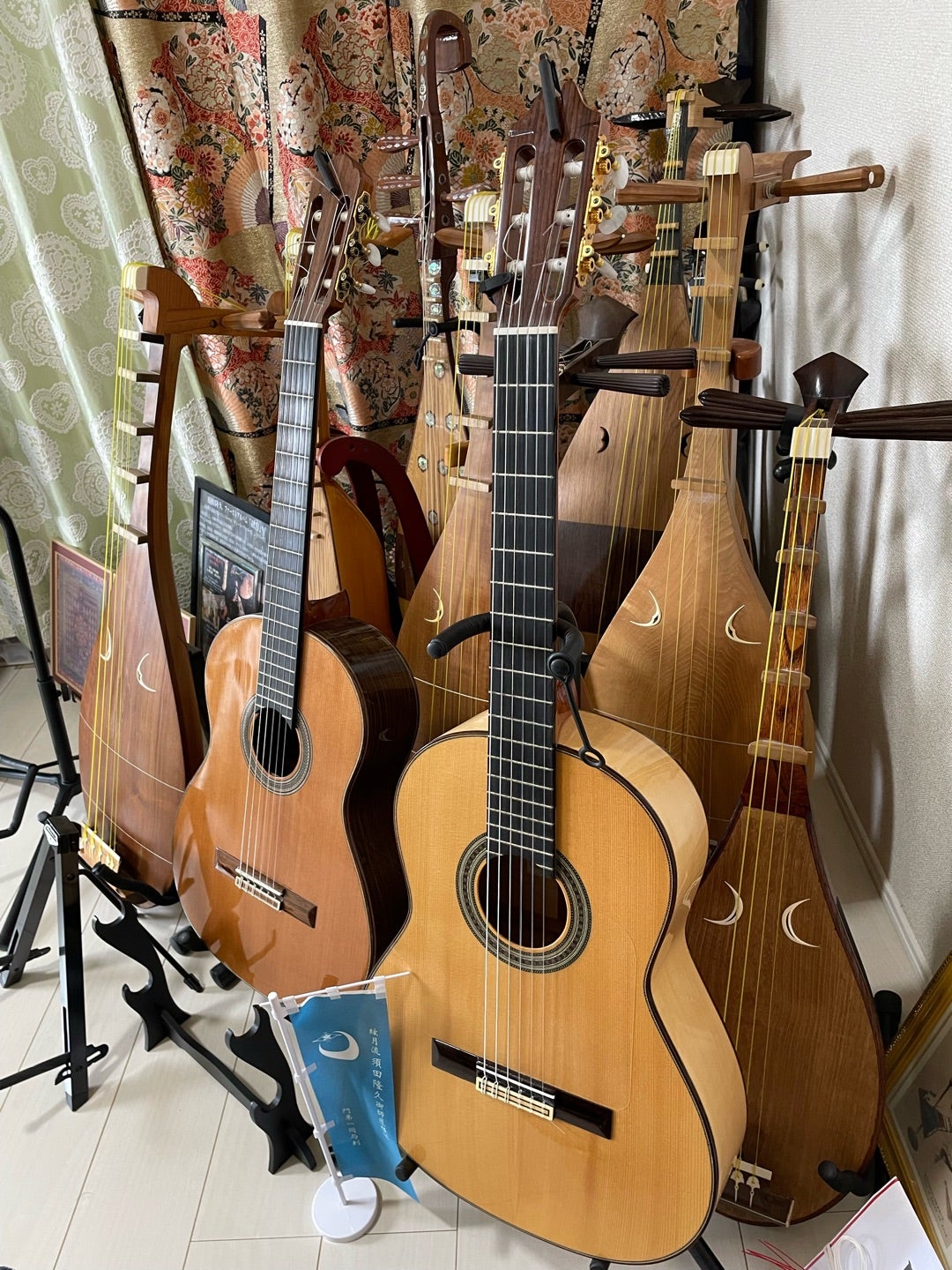 螺鈿紫檀五絃琵琶 楽琵琶 薩摩琵琶 フラメンコギター 絃楽器の森と化す