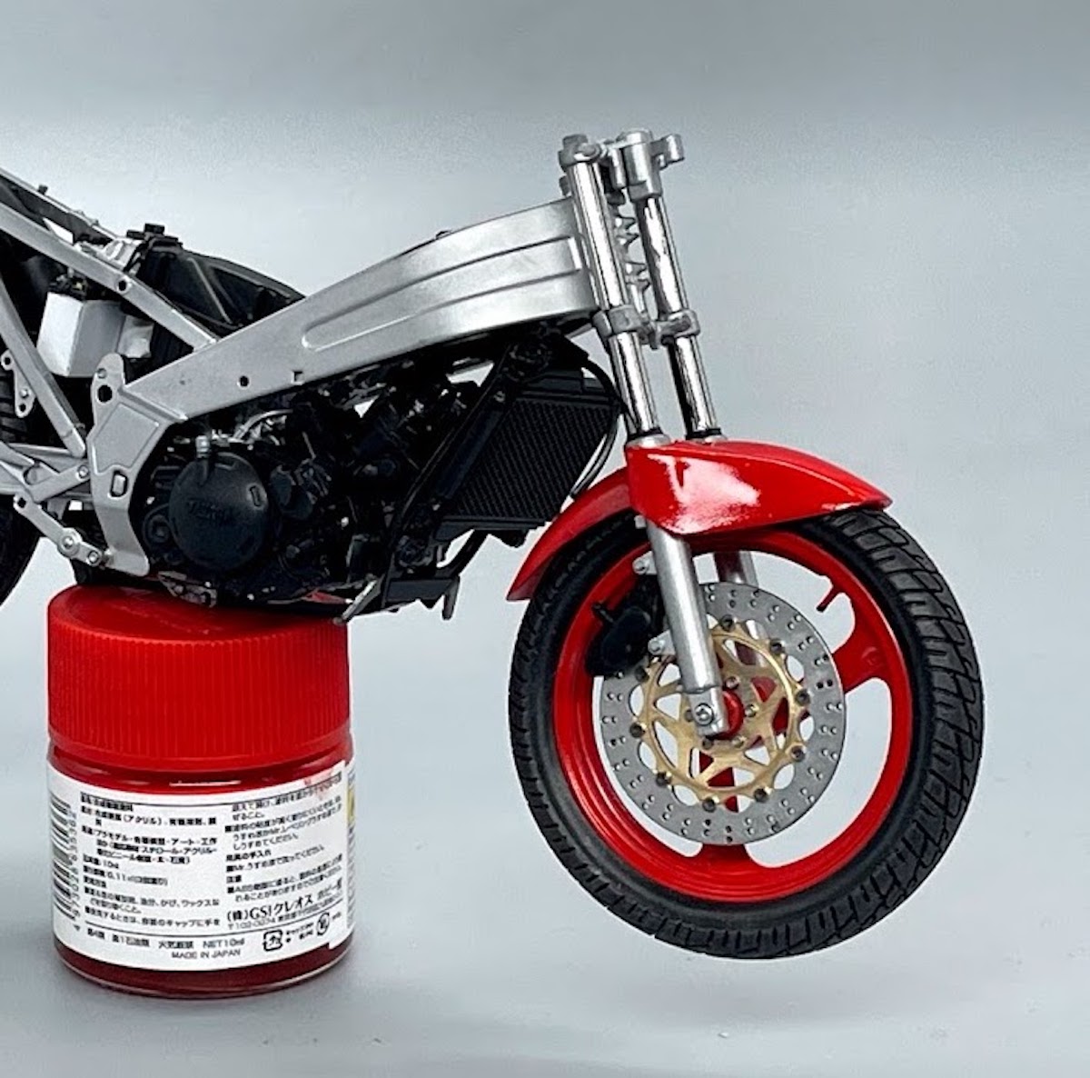 フィニッシュシートを使ってメッキ感を大幅アップ！【達人のプラモ術