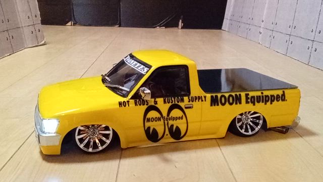 ストリートジャム製 トヨタ ハイラックス80 トラッキン ムーンアイズ