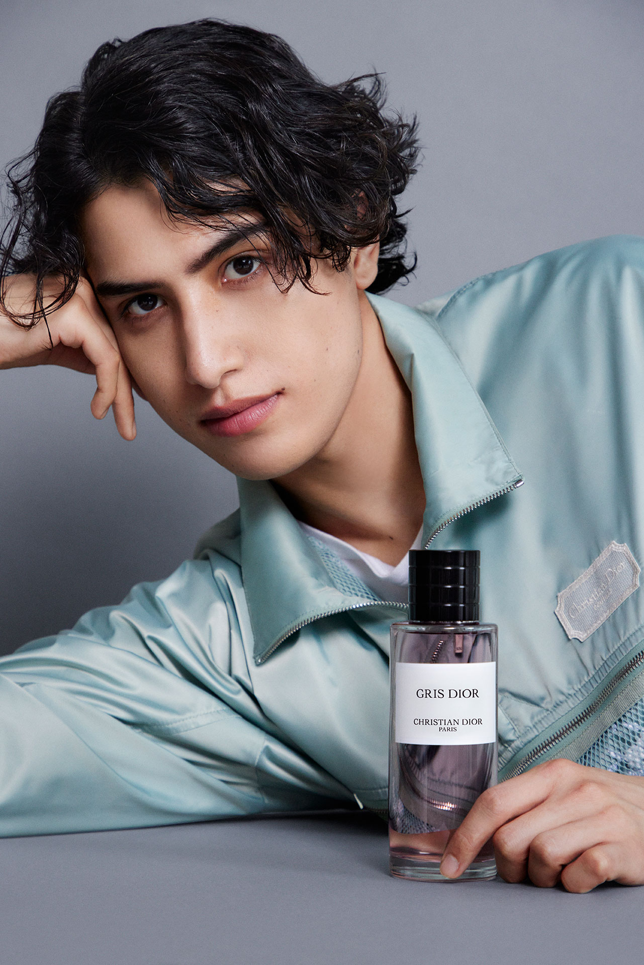 メゾン クリスチャン ディオールが表す色の世界。kemioが装う、多面的