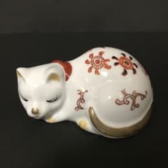 ヴィンテージ 伊万里焼 艶やかで風情溢れる眠り猫 置物 縁起物 希少即