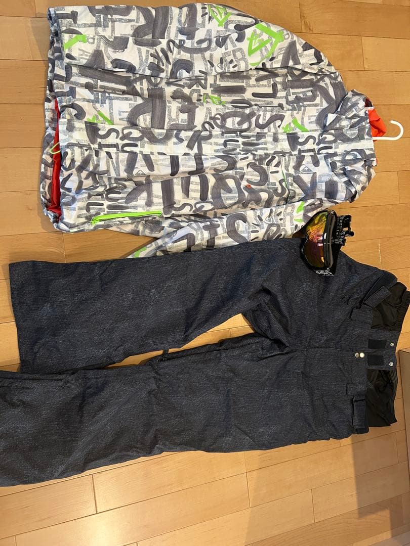 スノーボードウェアセット（ジャケット＆パンツ）ゴーグル付き