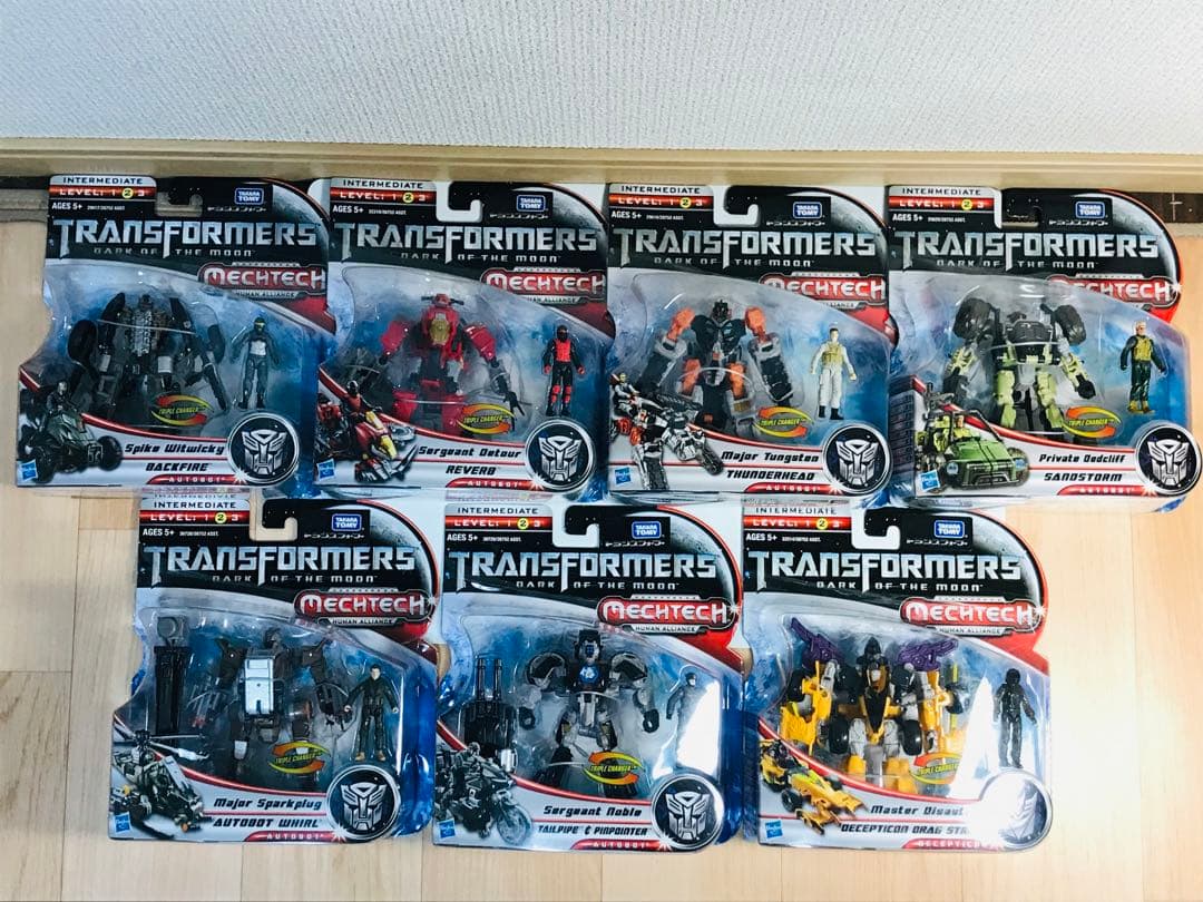 【7個セット】トランスフォーマー　フィギュア Amazon.co.jp: 「Super7 トランスフォーマーアルティメイトズ ゴースト