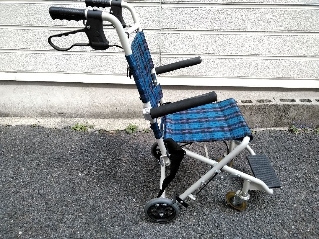 マキテック 折りたたみ式介助用車椅子