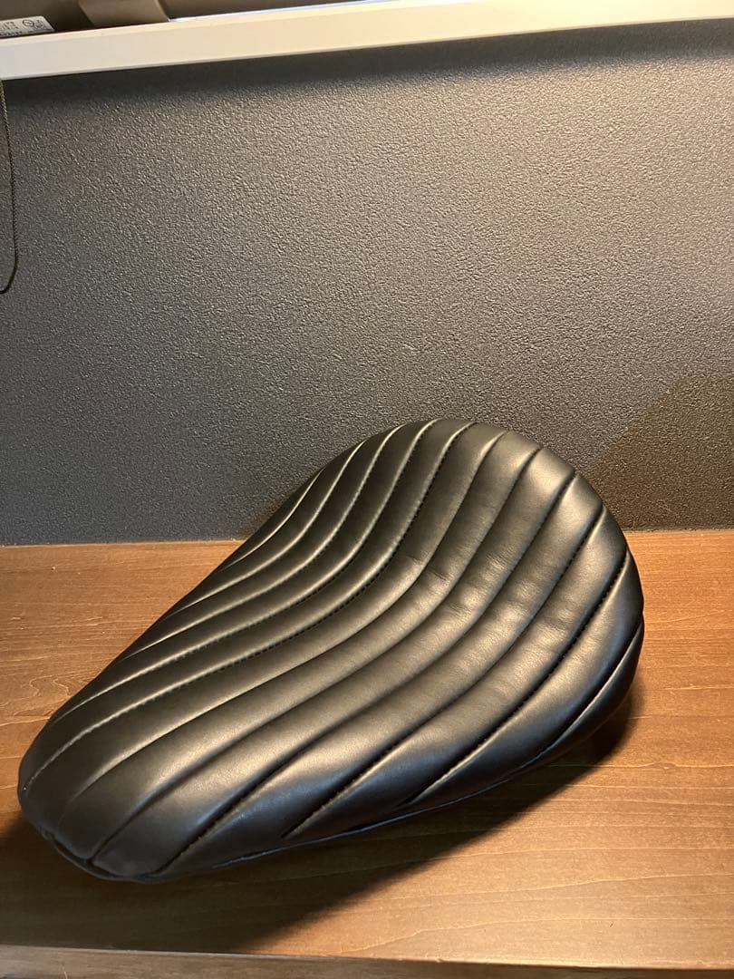 ソロシート　ゲル入り　タックロール　ツヤなし 低反発デラックスワイドソロシート ブラック/タックロール