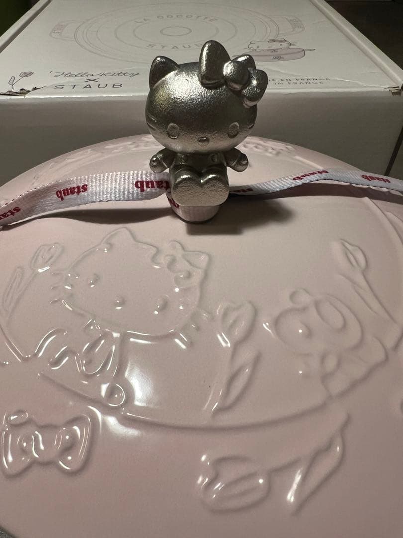 日本未発売　海外限定　ストウブ　ハローキティノブ　鍋・フライパン・スキレット