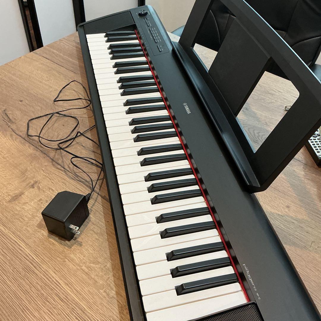 YAMAHA 電子キーボード 2016年製 譜面台・アダプター付き YAMAHA 電子キーボード 2016年製 譜面台・アダプター付き - メルカリ