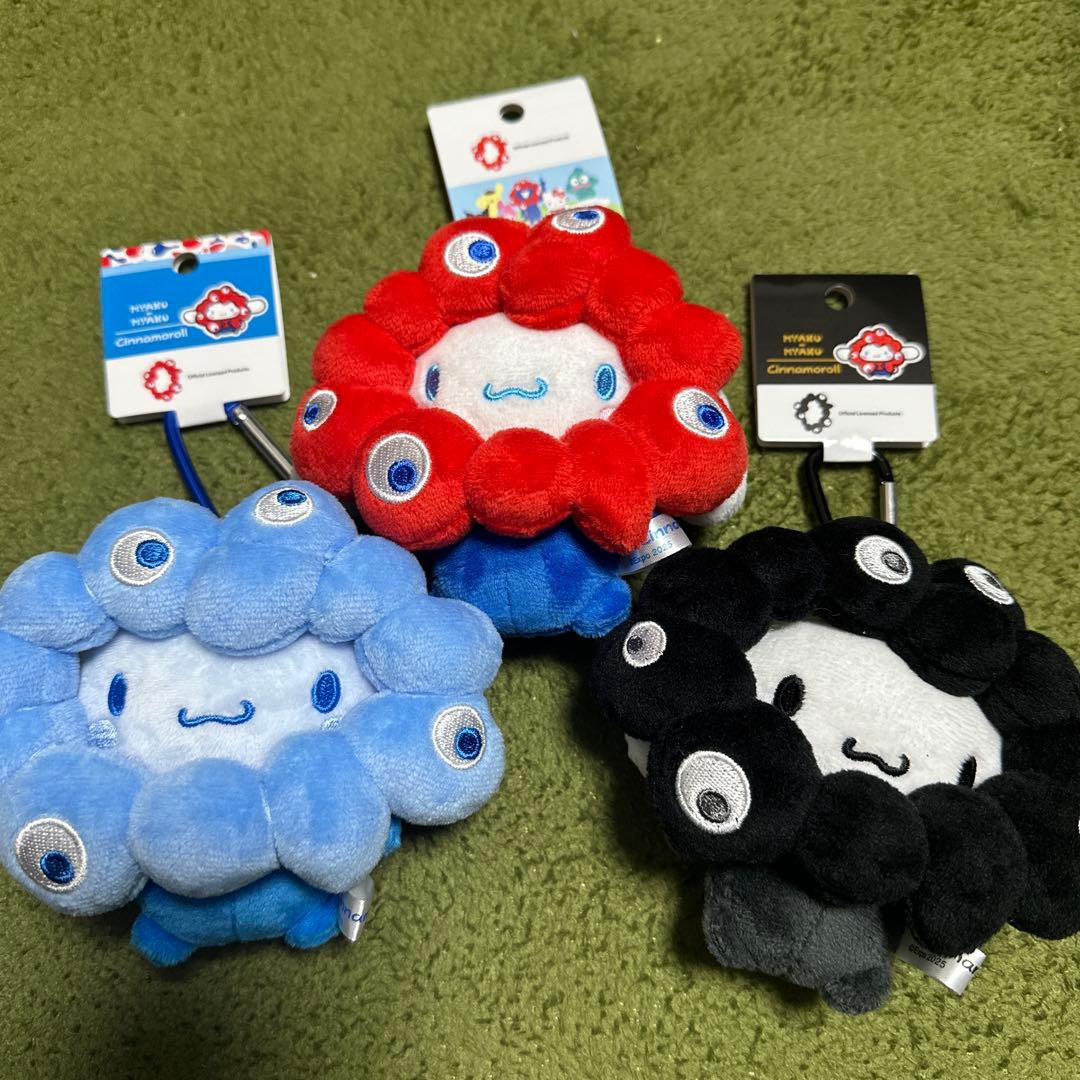 ミャクミャク✖️シナモロール 3個セット 推しカラー　ノーマル　黒　カラビナ