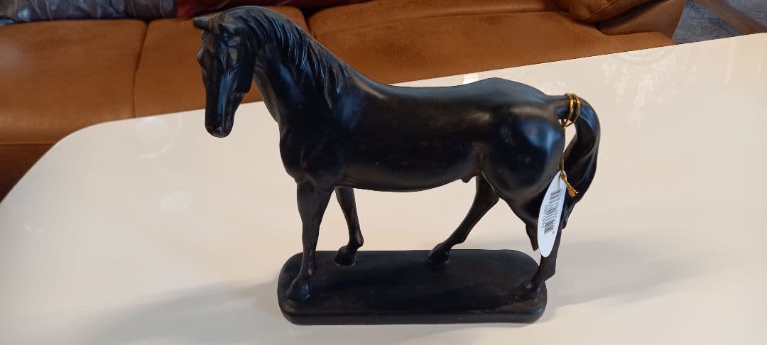 令和8年馬(午年)の彫刻 木製 茶褐色