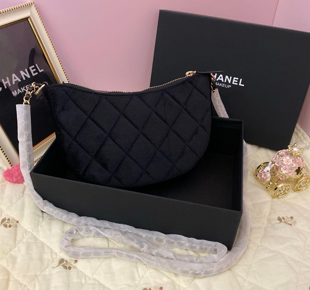 ま*ん様 CHANEL VIP会員ギフト スエード ショルダーバッグ - メルカリ