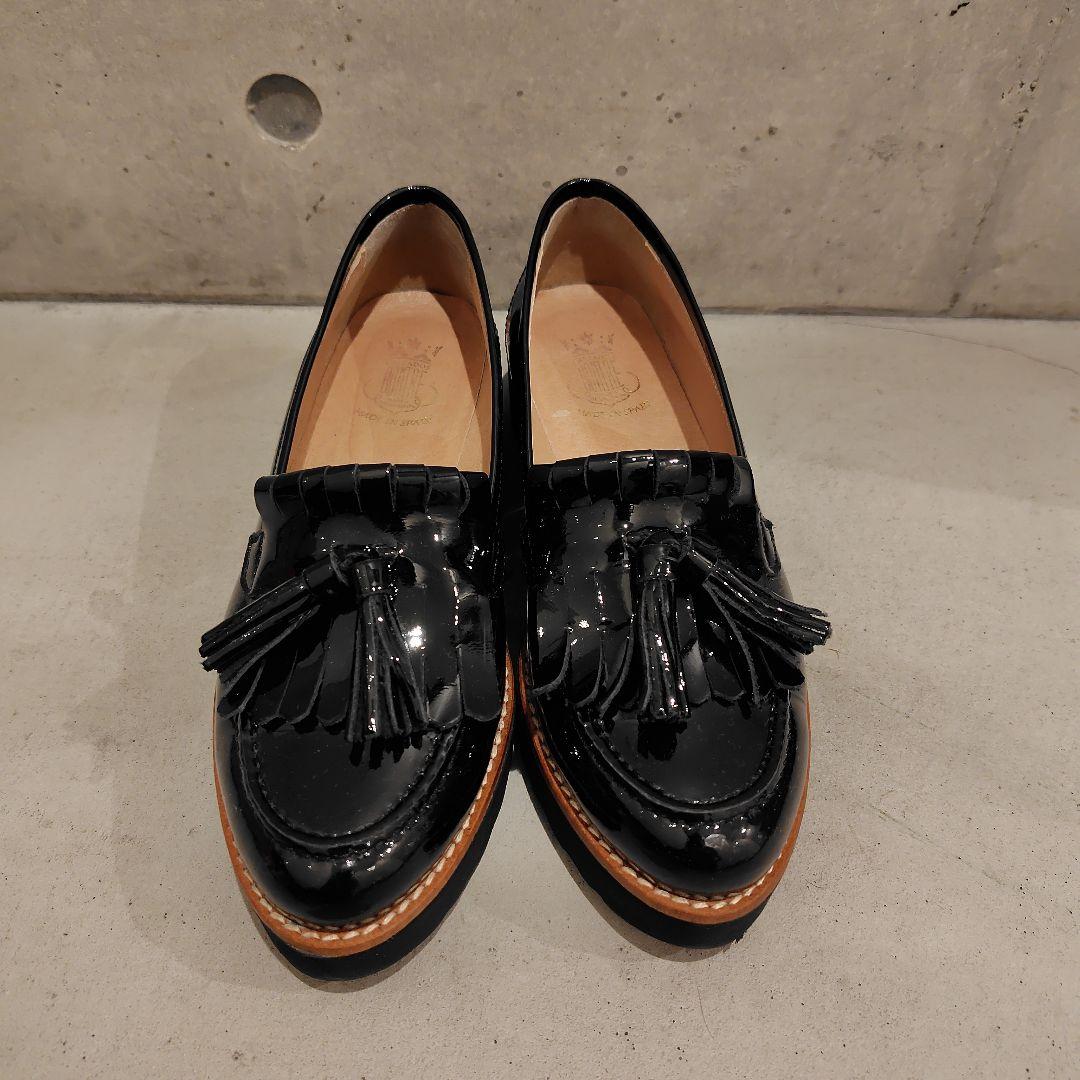 BONTRE 厚底キルトタッセルエナメルローファー ブラック 24.5cm