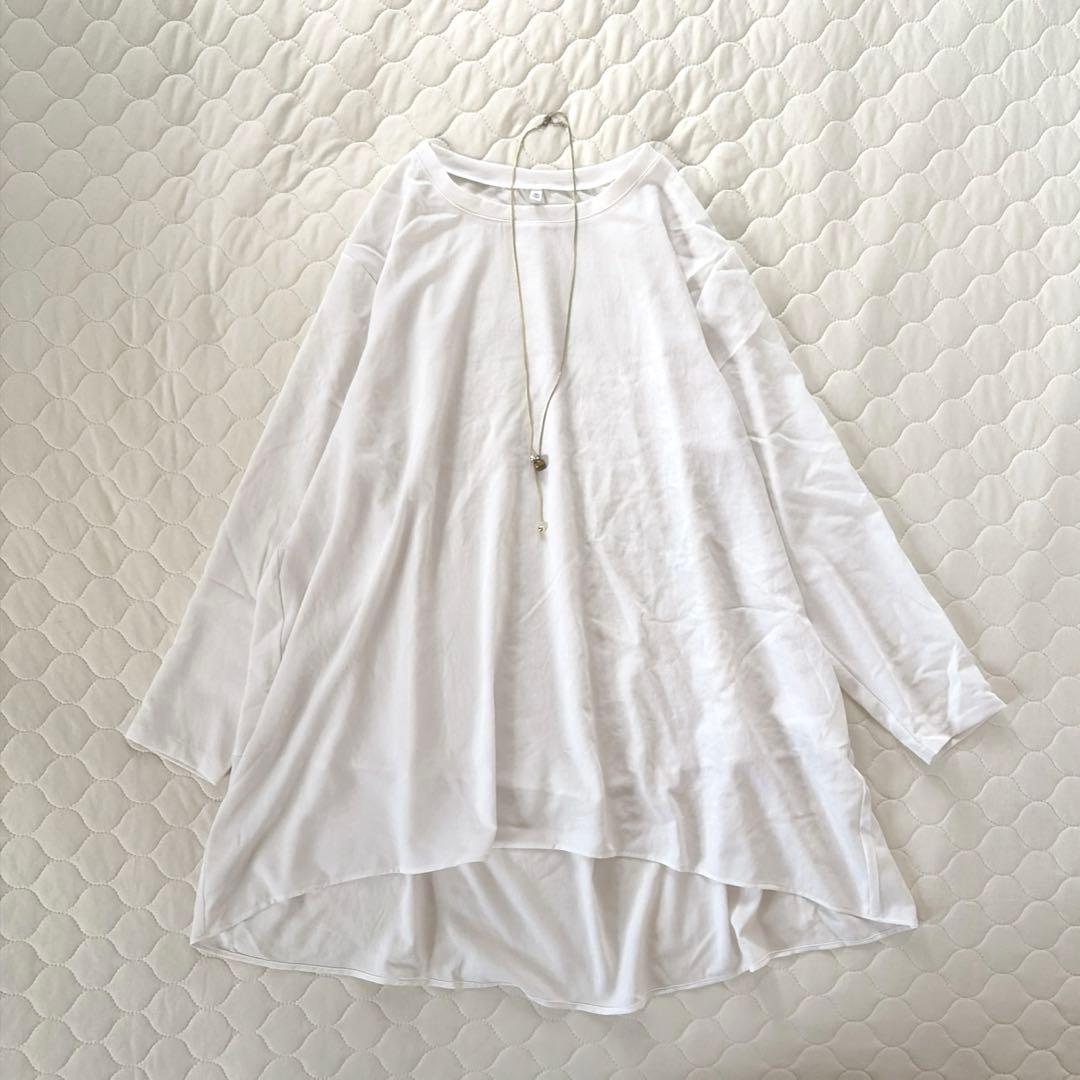 BEARDSLEYビアズリー　後ろドレープTブラウス　ホワイト