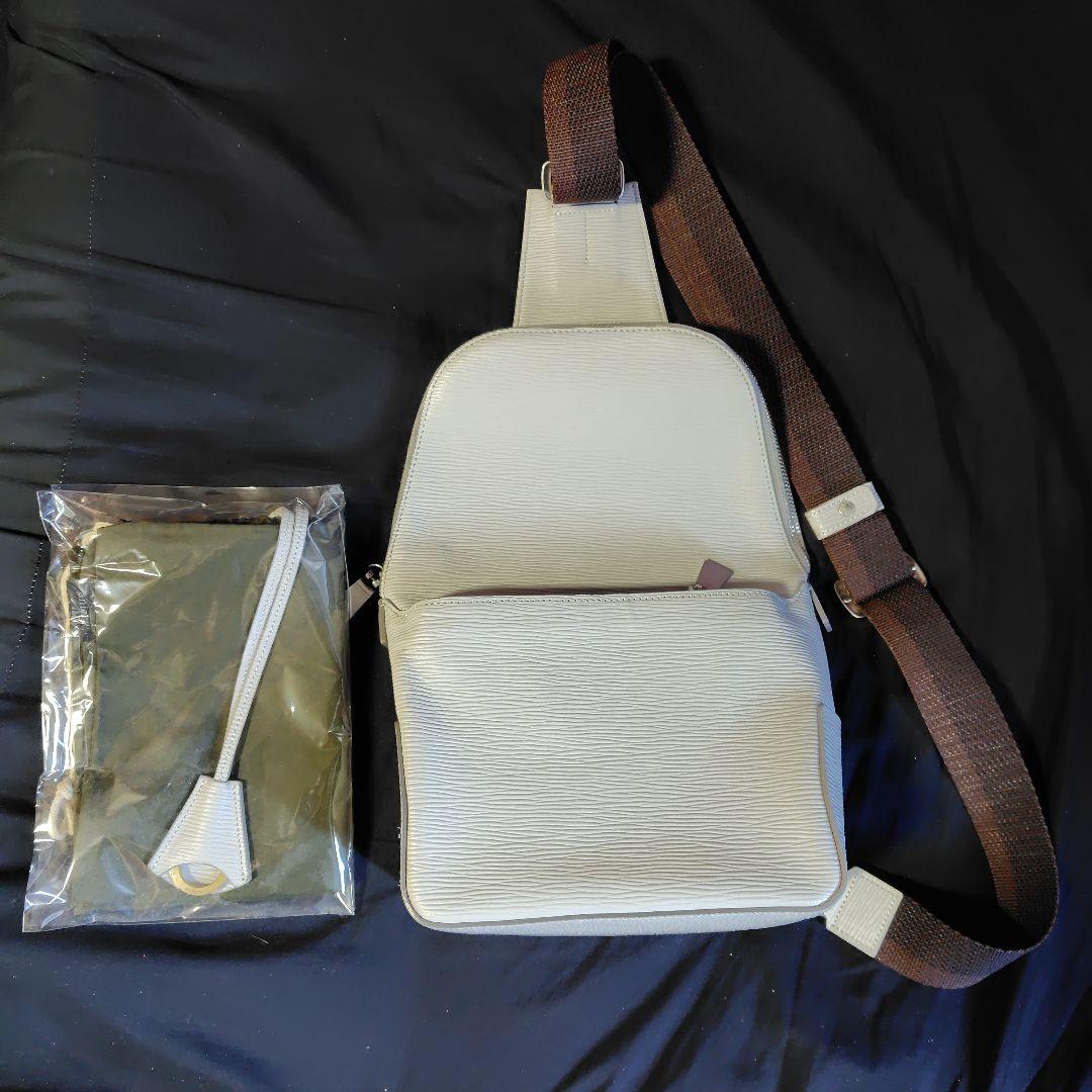 アニアリ　aniary ボディバッグ