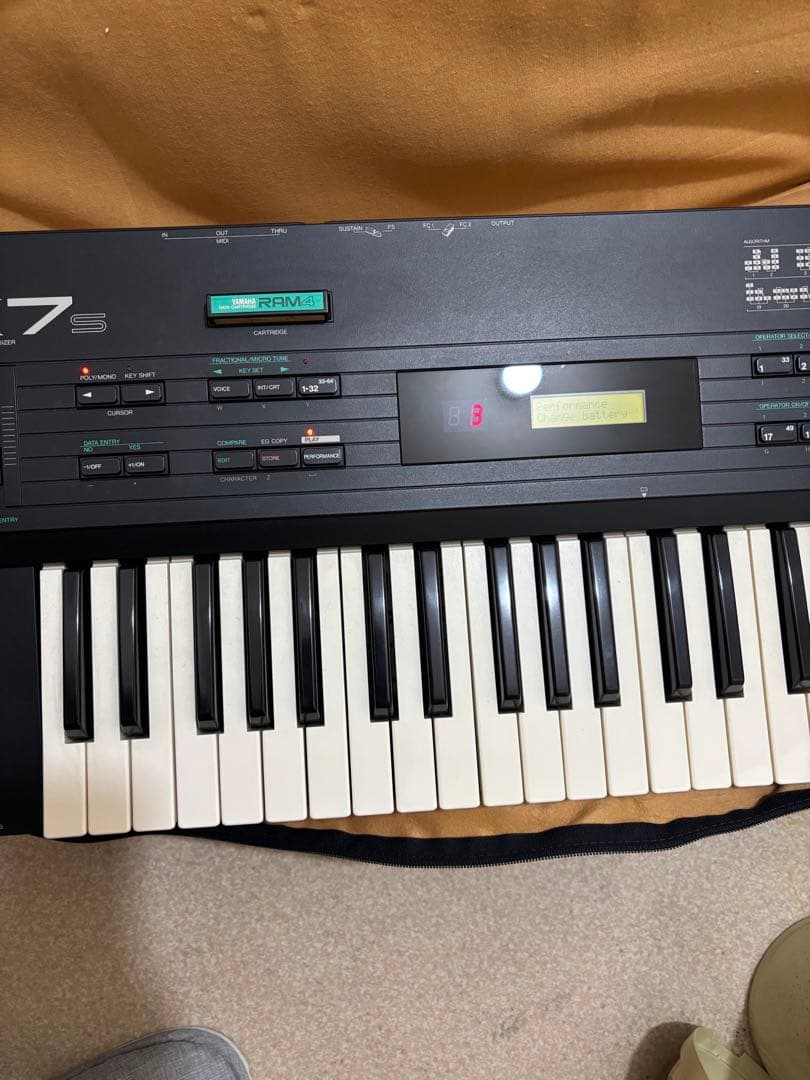 Yamaha DX7s シンセサイザー 本体とケース