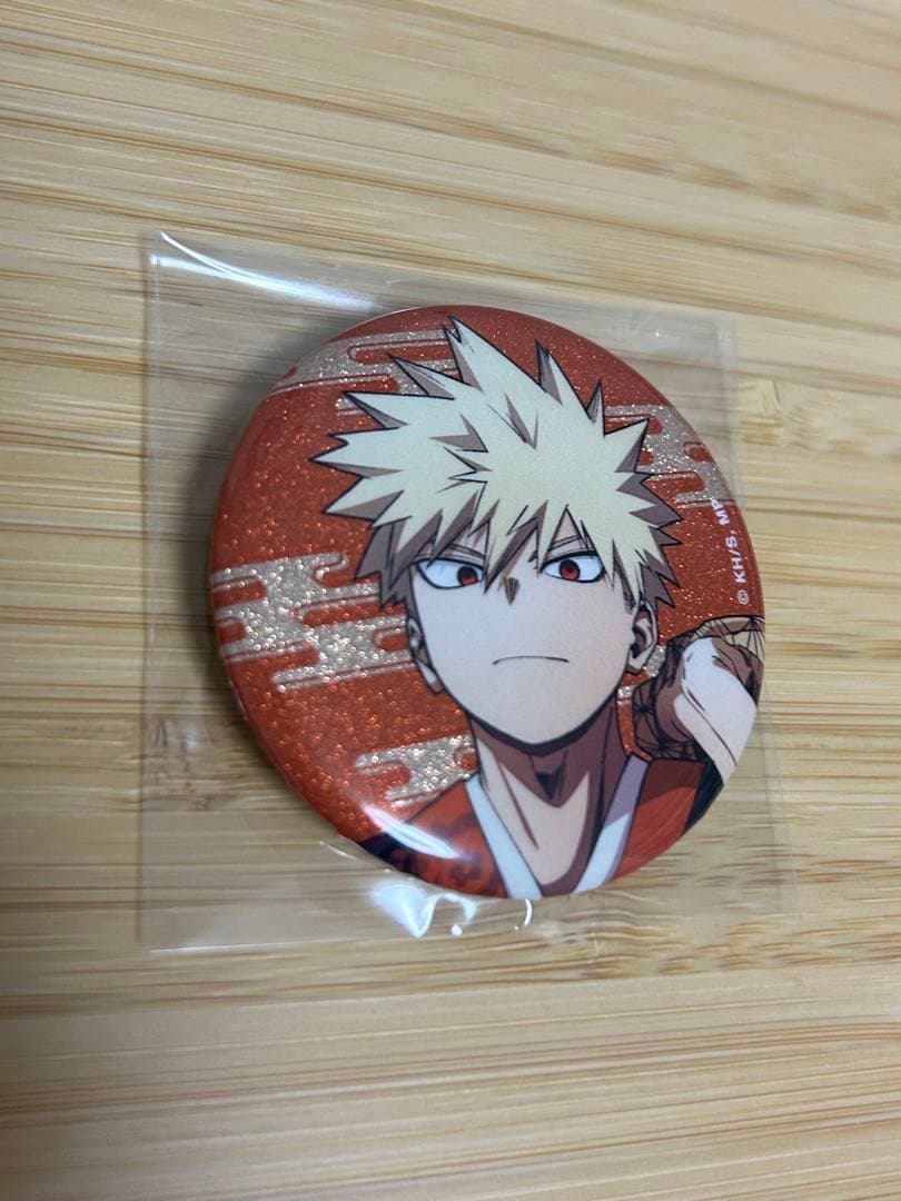 僕のヒーローアカデミア 花やしき 爆豪勝己 グリッター缶バッジ - メルカリ
