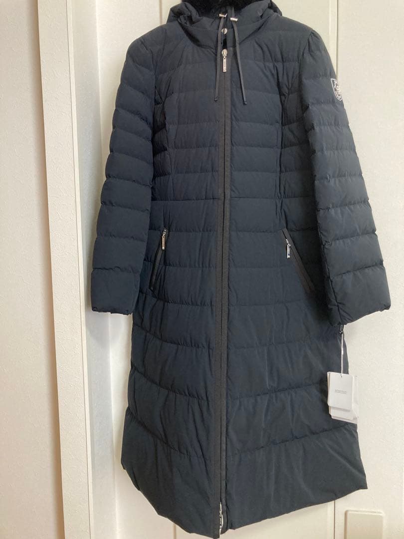 専用です☆新品カタログ掲載品お色違いエムズグレイシー　ダウンコート　42