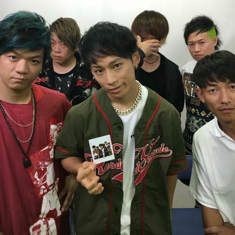 【定価以下】TAKUYA∞ 山下健二郎 長谷川慎 着用同型シャツ 試着のみ新品 GEEK BOX」オフィシャルグッズ発売!! | NEWS | EXILE TRIBE mobile