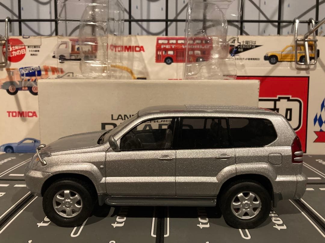 トヨタ　ランドクルーザープラド　カラーサンプル