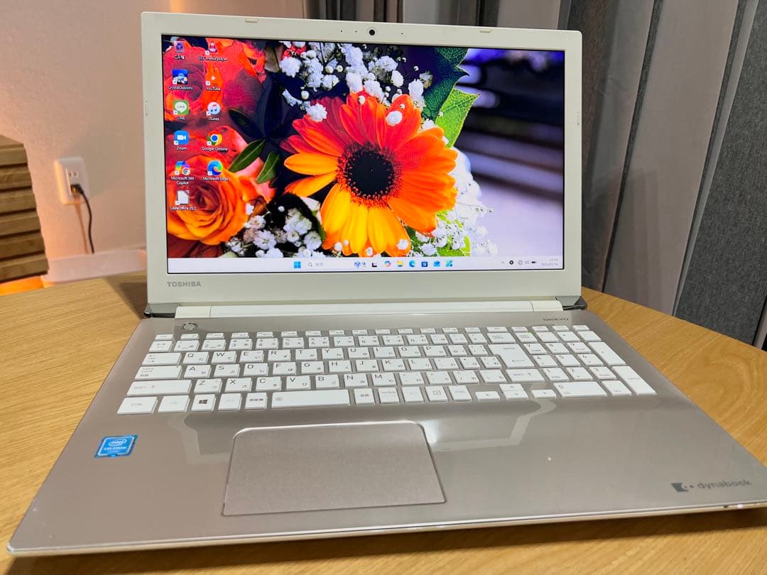 dynabook⭐︎ゴールド⭐︎Windows11⭐︎爆速SSD薄型ノートパソコン