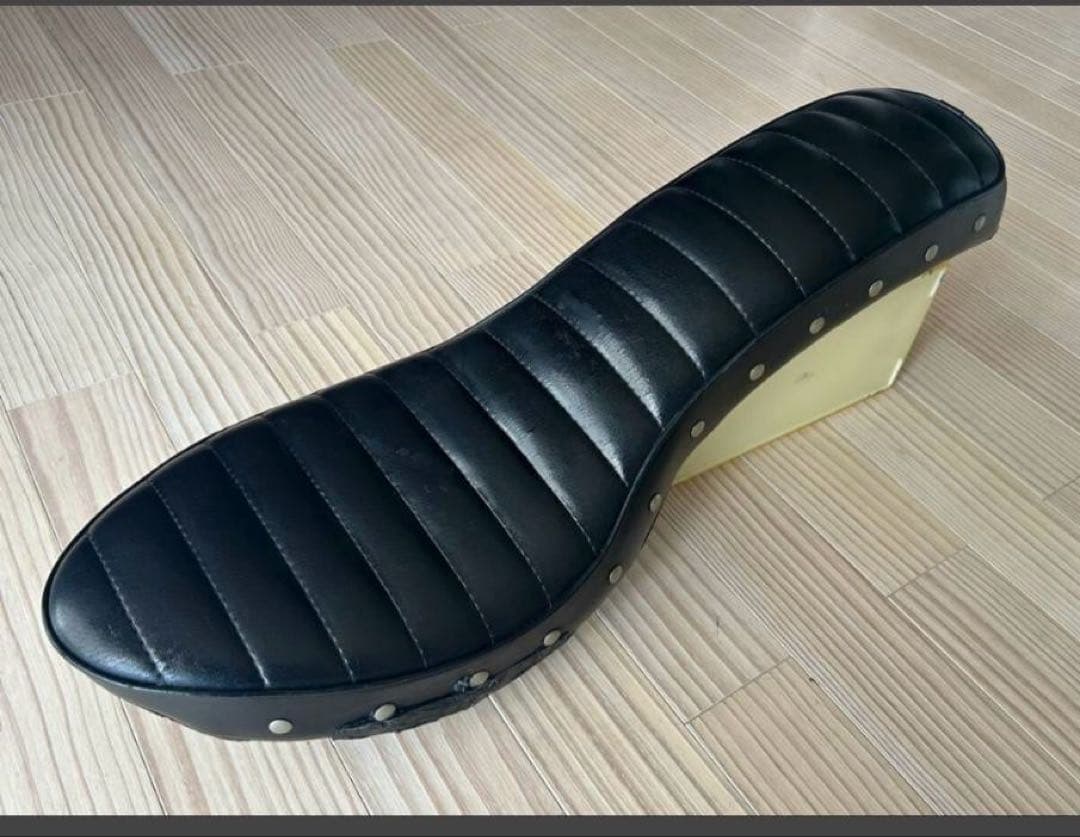 マグナ 250 シート コブラ スタッズ