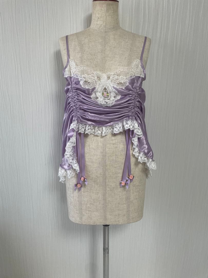 紫色レース付きキャミソール