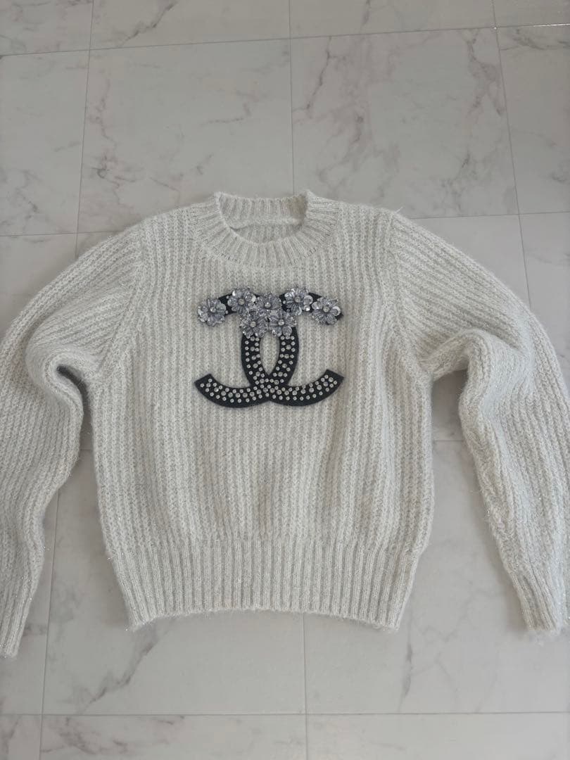 CHANEL ビジュー付きホワイトセーター