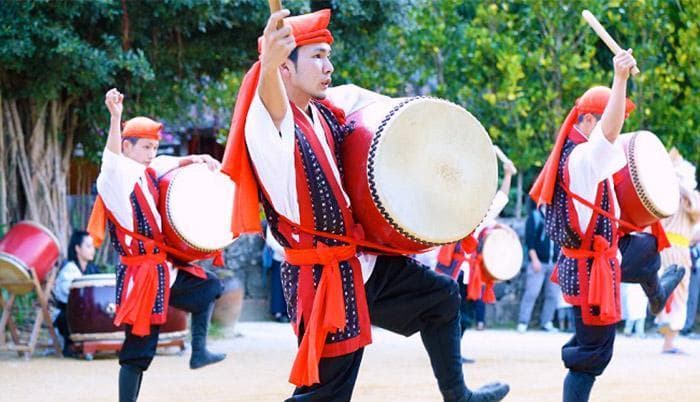 送料無料18.980円 Rエイサー沖縄大太鼓25cm*30cm 撥二本付 - メルカリ