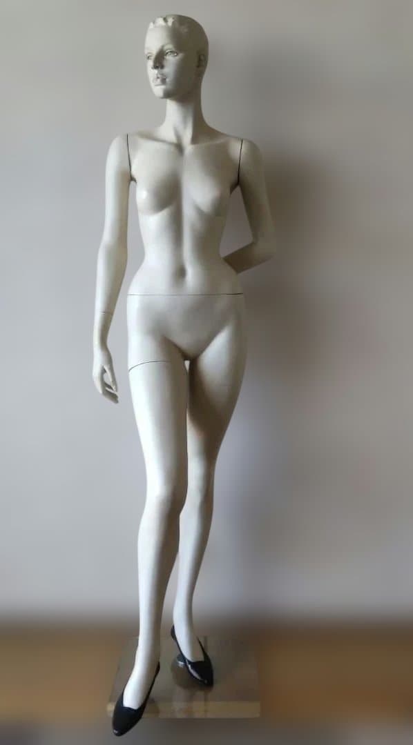 ②女性用ホワイトマネキン 立ちポーズ 黒ヒール付き 175cm
