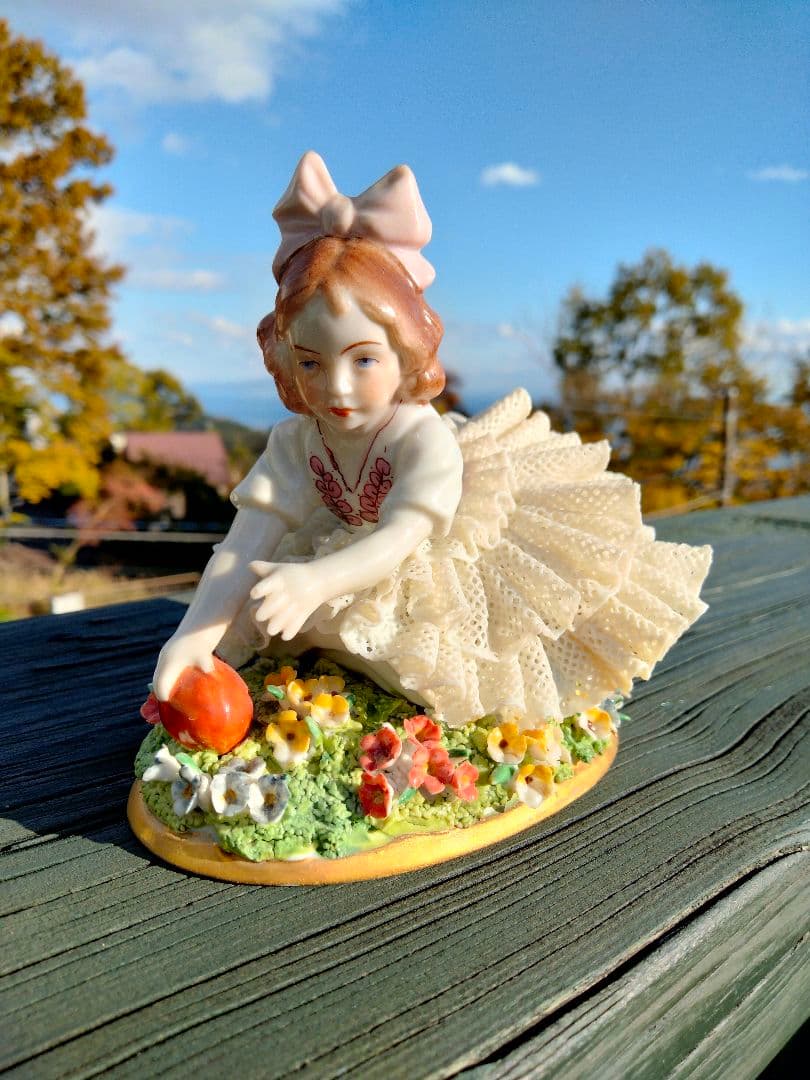 陶器製少女フィギュア 花の装飾