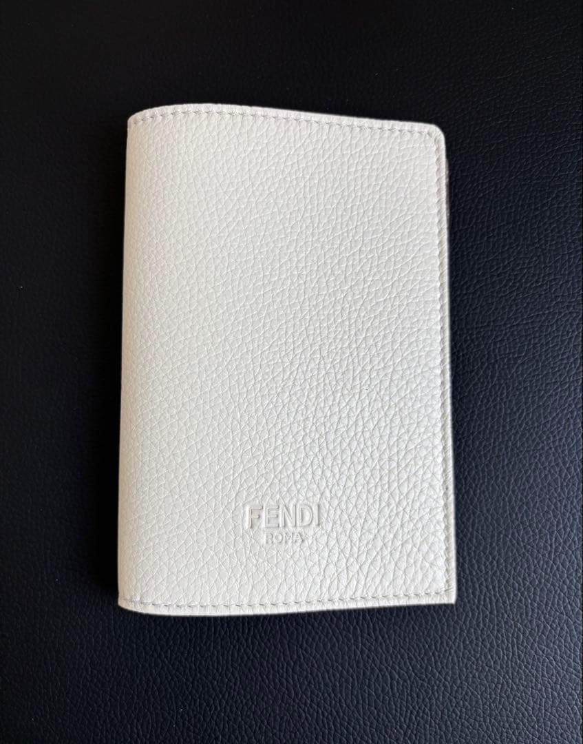 FENDI ホワイトパスポートケース パスポートケース FENDI(フェンディ) - ブランド通販のBUYMA