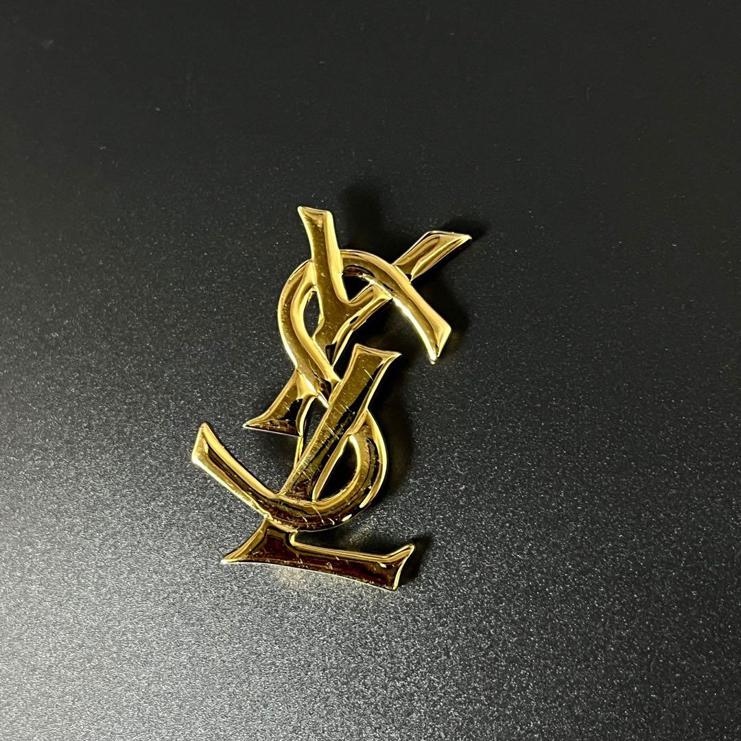 美品Yves Saint Laurent ゴールド カサンドラロゴブローチ SAINT LAURENT [在庫処分] サンローラン ブローチ カサンドラ YSL ロゴ