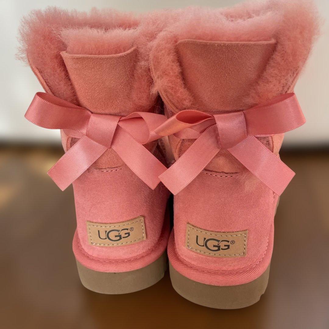 UGGブーツ　未使用　可愛い後ろリボン