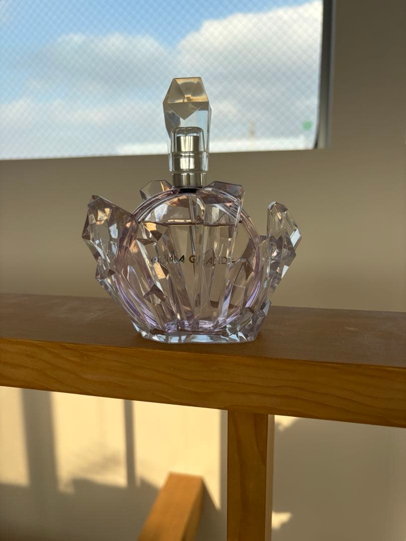 Ariana Grande R.E.M. 香水 100ml