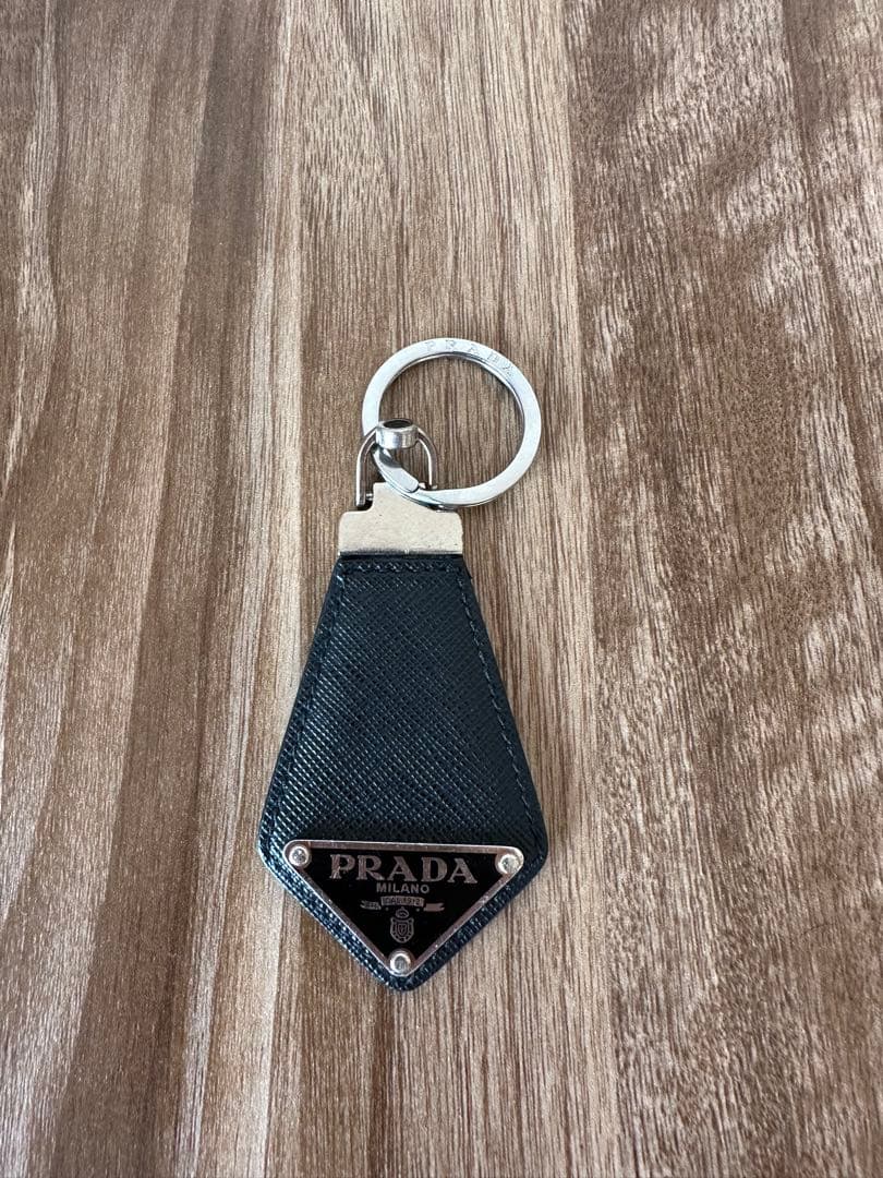 PRADA 黒 レザー キーホルダー キーリングダイヤモンド型 プラダ PRADA キーリング キーホルダー PORTACHIAVI PELLE ポルタキ