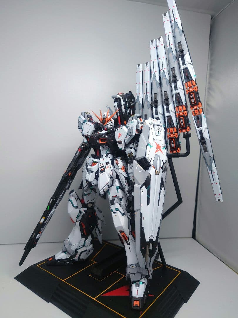 1/100 MGEX級νガンダム 海外スタジオ 完成品 - メルカリ