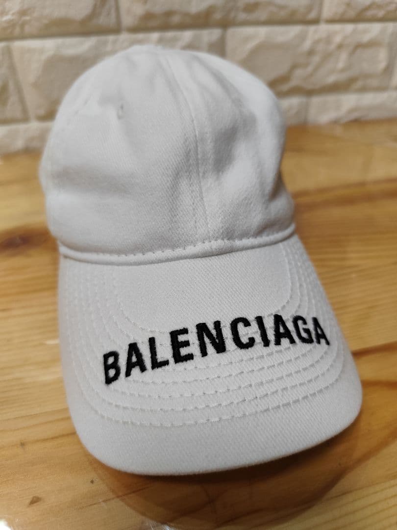 バレンシアガ　ホワイトキャップ