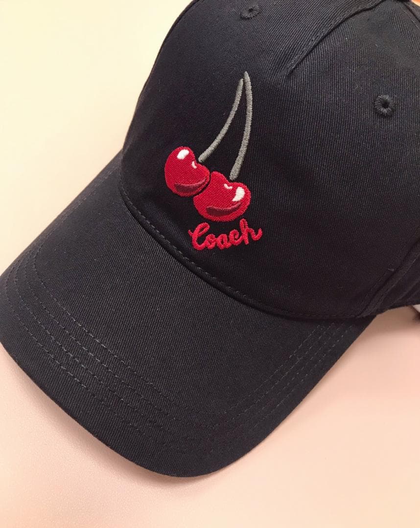 新品COACH エンブロイダード チェリー ベースボール ハット - メルカリ