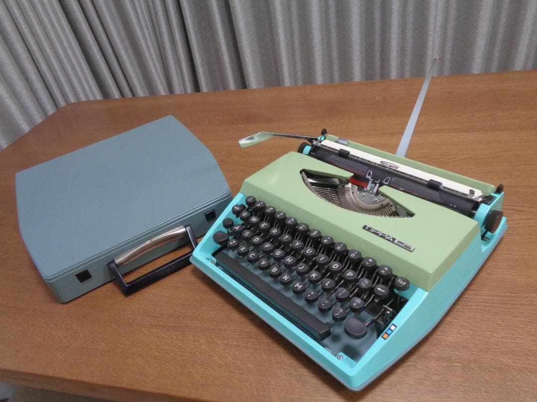 完動品　TRIUMPH TIPPAS　トライアンフタイプライター　パステルカラー 完動品 TRIUMPH TIPPAS トライアンフタイプライター パステルカラー