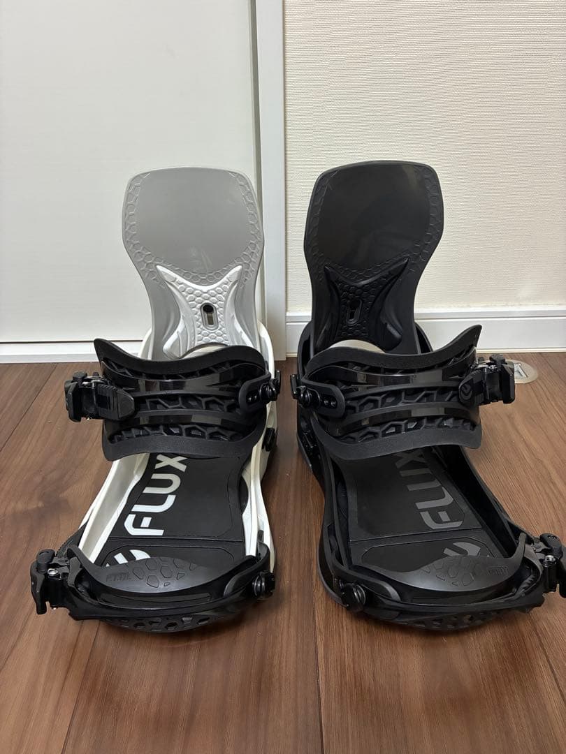 FLUX CV Mサイズ 22-23 スノーボードビンディング ホワイトブラック