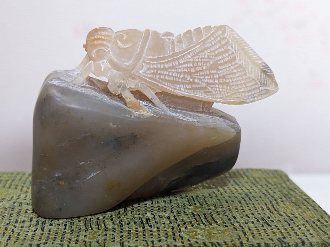 ♦中国工芸美術品 極細密 蝉 透かし彫り細工 縁起物 置物飾り 綺麗な美品 dousemi32.jpg