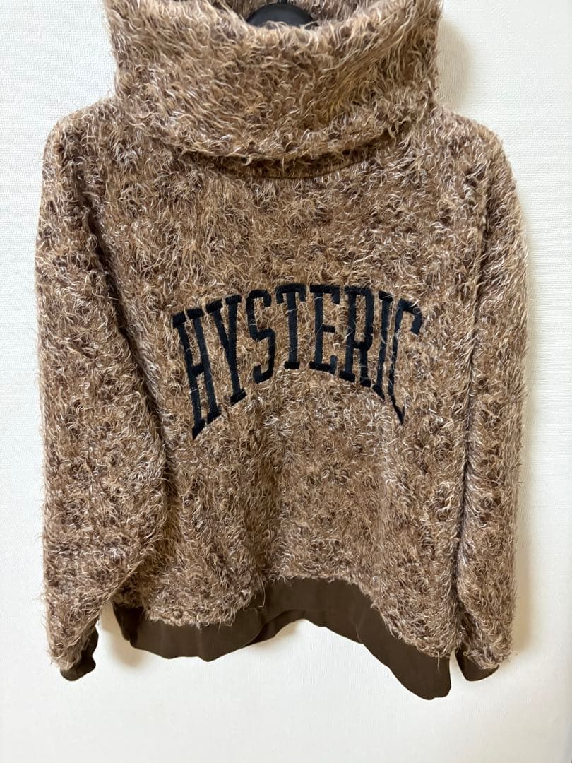 ヒステリックグラマー　VARSITY LOGO刺繍オフタートルプルオーバー VARSITY LOGO刺繍 オフタートルプルオーバー（スウェット）｜HYSTERIC