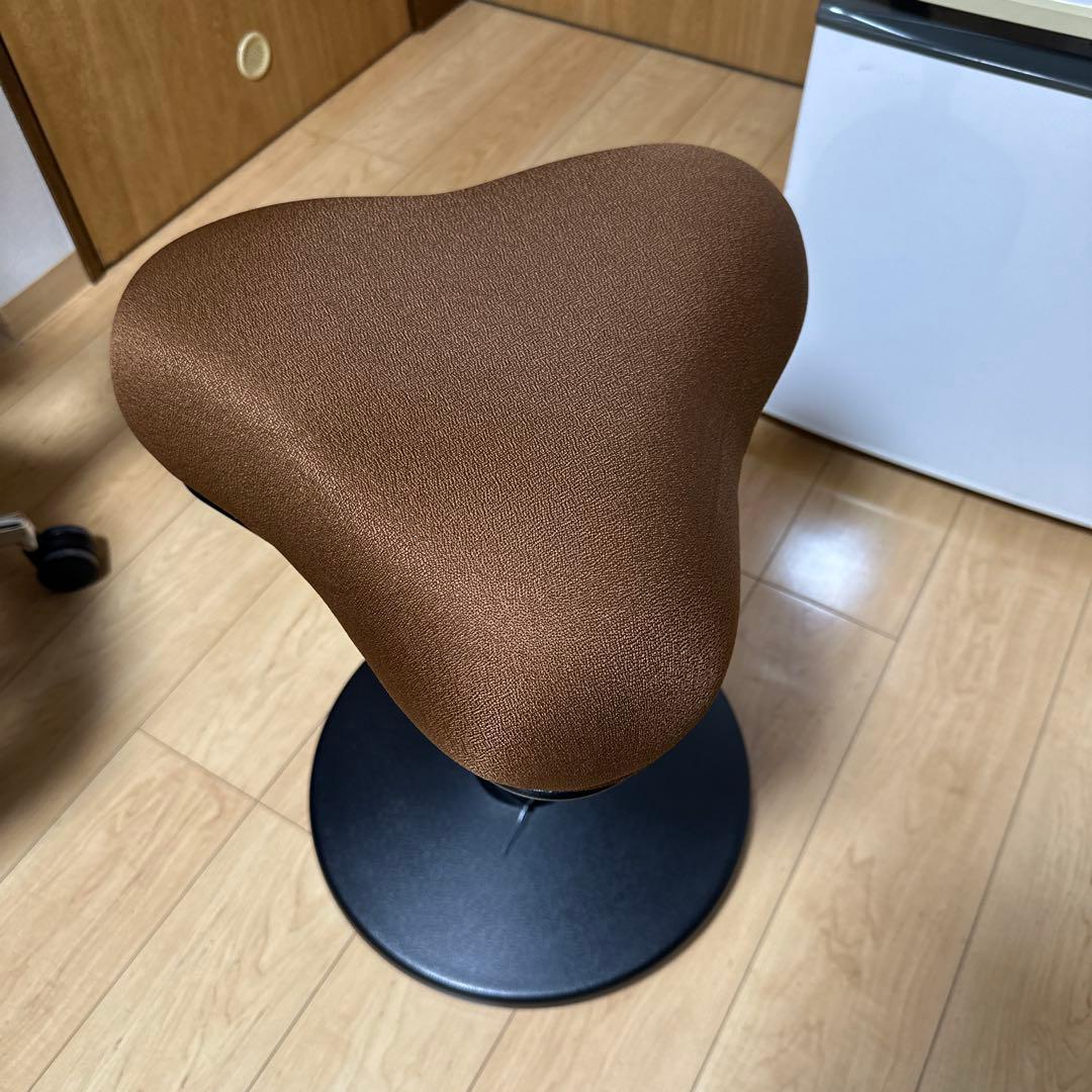 姿勢がよくなる椅子　腰痛防止