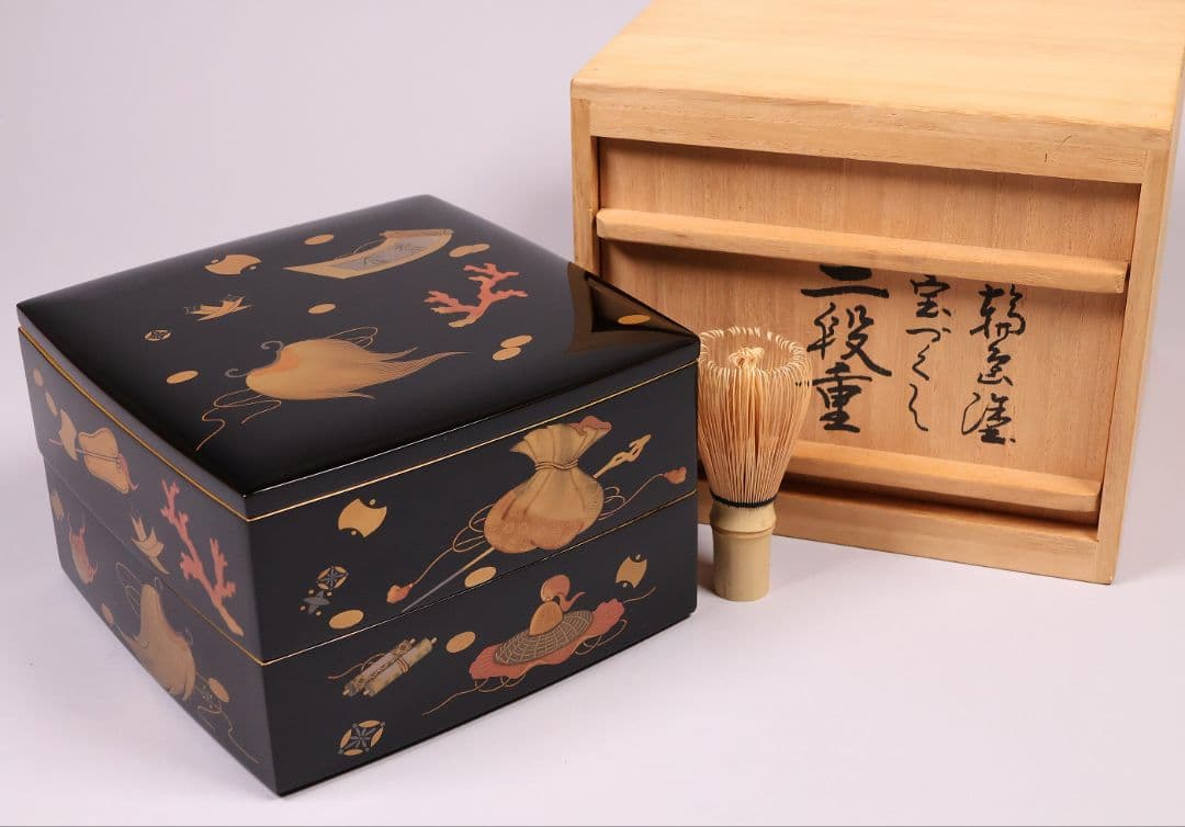 MA941】輪島塗 宝尽くし蒔絵 二段重 木製漆器 漆芸 重箱 金蒔絵 黒 朱