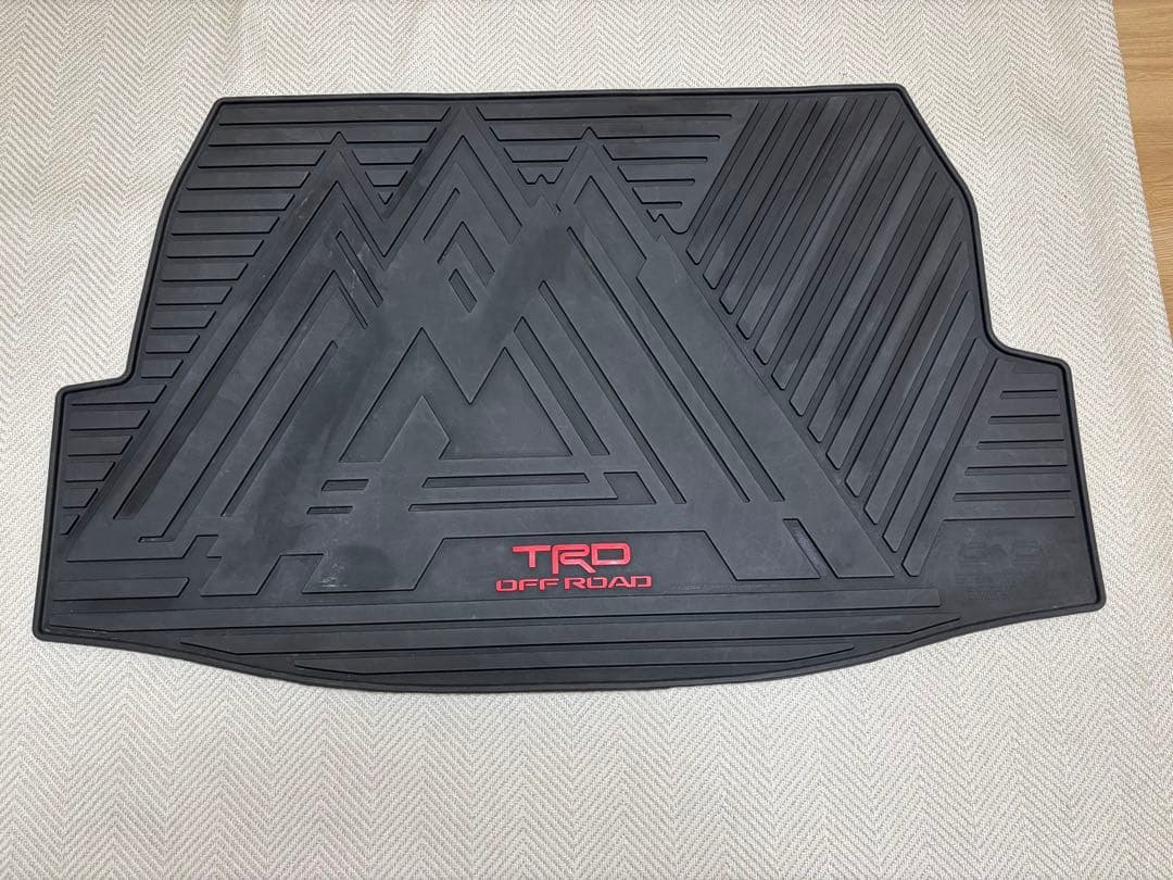 RAV4 USトヨタ　アクセサリー　TRDオフロードトランクマット USトヨタ純正 TRD OFFROAD ロゴ入 カーゴマット ラバーマット H31年