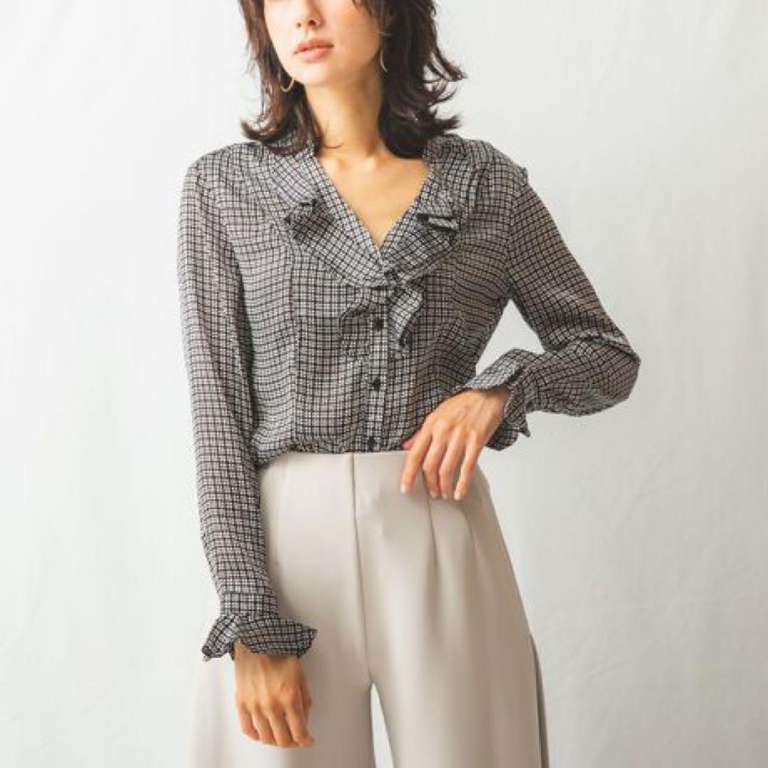 新品　ナラカミーチェ　サテン幾何プリントフリル長袖ブラウス　サイズ４　3L 15