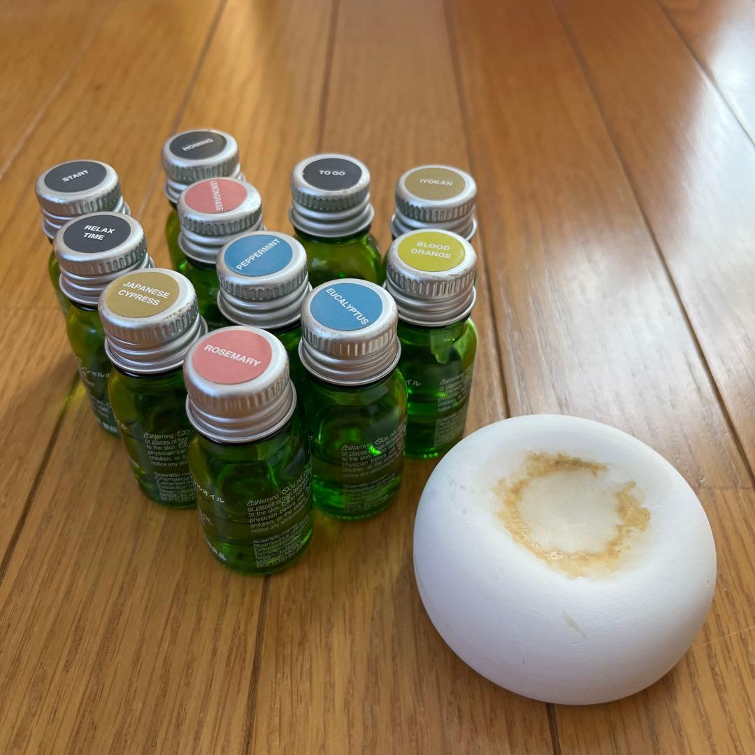 無印良品エッセンシャルオイル11本とアロマストーン
